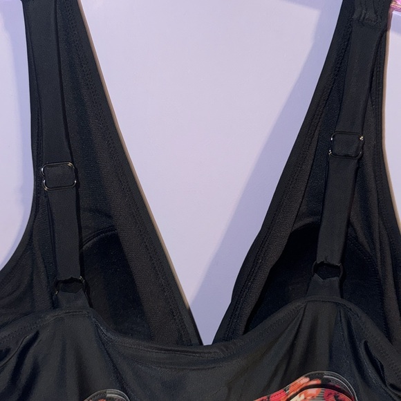 Time and Tru One Piece Swimsuit💗 - Picture 5 of 9